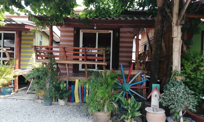 Phayuha Khirim House | Budget-Friendly Stay at Nang Phraya Resort with Breakfast