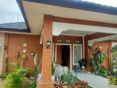 Rendeh Villa | Top-Rated Nanita Homestay: Ideal for Families