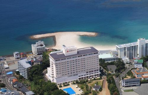 Tsubaki Onsen Hotel | Experience Nanki-Shirahama Marriott Hotel with Ocean Views
