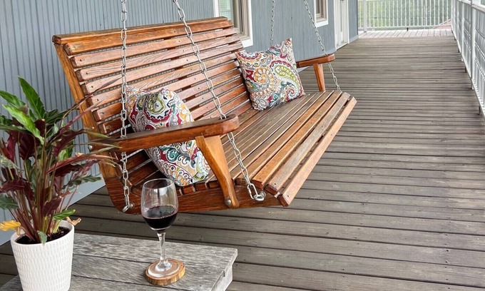 Jonesboro Bed & Breakfast | Discover Nanny's Place: Ideal for Shawnee Hills Explorers