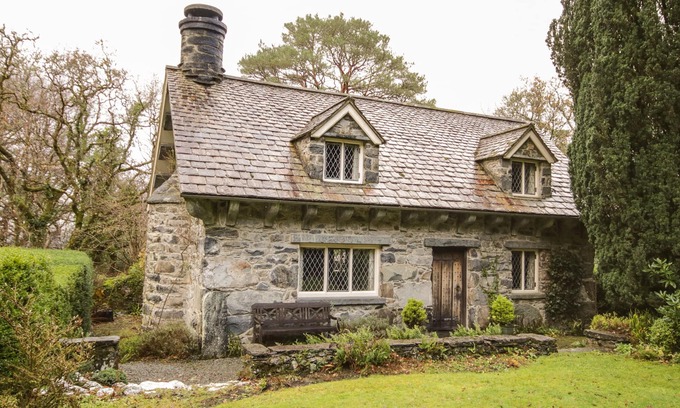 Llanrwst Cottage | Family-Friendly NANT COTTAGE in Beautiful Betws-Y-Coed