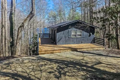 Topton House | Discover Nantahala Lake Hideout - Family & Pet Friendly Retreat