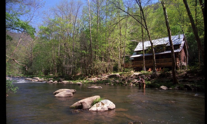 Topton Cabin | Ideal Nantahala Riverfront Cabin with Pool & Pet-Friendly Stay