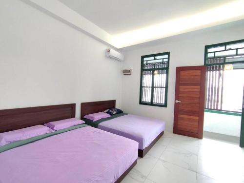 Sibu House | Cozy Nanyang Homestay for 10 with Free Wifi & Washer