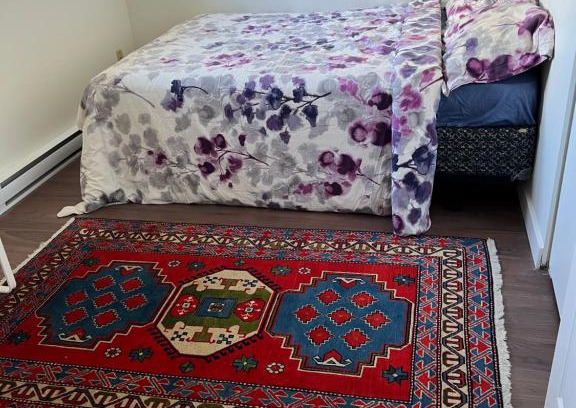 Central Lonsdale Bed & Breakfast | Cozy Private Room at Naomi Home - 8/10 Guest Rated