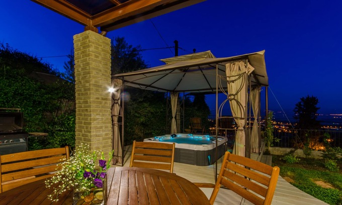 Rosh Pinna Villa | Naomi's: Guest Rated 10/10 with Pool, Spa & Family Amenities