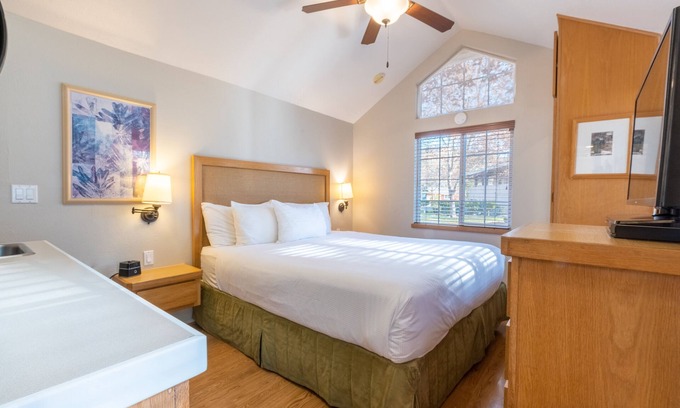 Napa Apartment | Napa Valley Retreat: Poolside Relaxation and Free Parking!
