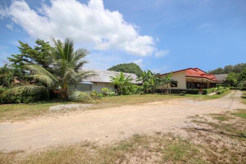 Krabi Hotel | Cozy Stay at OYO 1122 Napas House with Breakfast Included