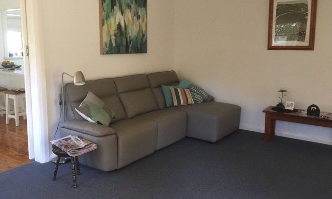 East Tamworth House | Exceptional Napier St Hideaway with Kitchen in East Tamworth