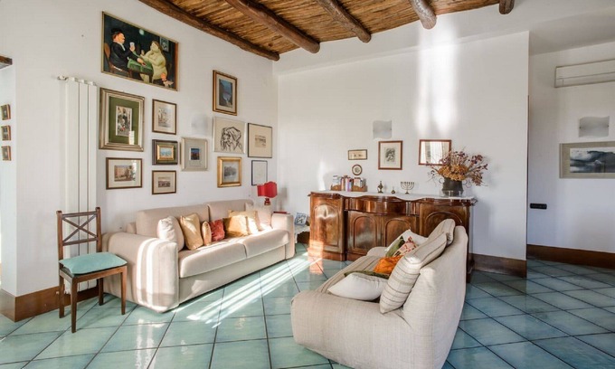 Naples City Centre Apartment | Top-Rated Naples Center Apartment with Family-Friendly Amenities