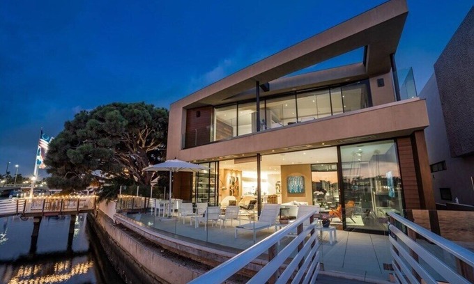 Naples House | Experience Naples Island: Family-Friendly Retreat with Hot Tub