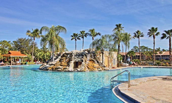 Naples Condo | Relaxing Condo in Naples Near Beach with Amazing Resort Pool