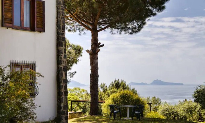 Ercolano House | Unforgettable Views from Vesuvius: Oceanfront Retreat