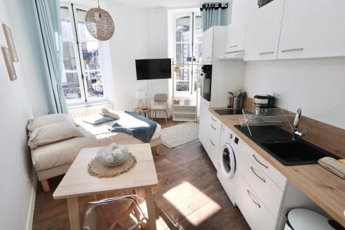 Pontivy Apartment | Bright Napoléon Gare Studio: Pet & Child Friendly Retreat