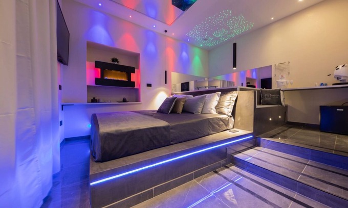 Chiaia Bed & Breakfast | Relax at Napoli: Top-Rated with Pool and Spa Amenities