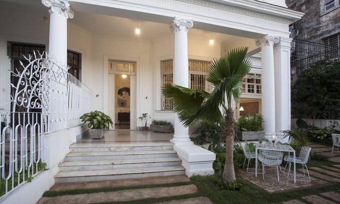 Plaza de la Revolucion Hotel | Discover Napper by Rottenberg: 4-Star Ocean View Retreat