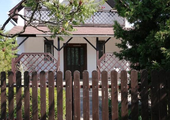 Zsorifurdo House | Discover Napraforgó Vendégház: Family-Friendly Retreat