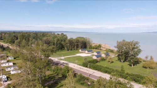 Fonyod Bed & Breakfast | Pet-Friendly Napsugár Club with Ocean View & Private Beach