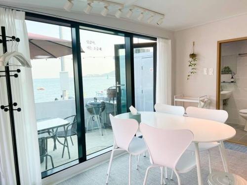 Ilgwang House | Perfect Oceanfront Escape at Narae House - 10/10 Rated