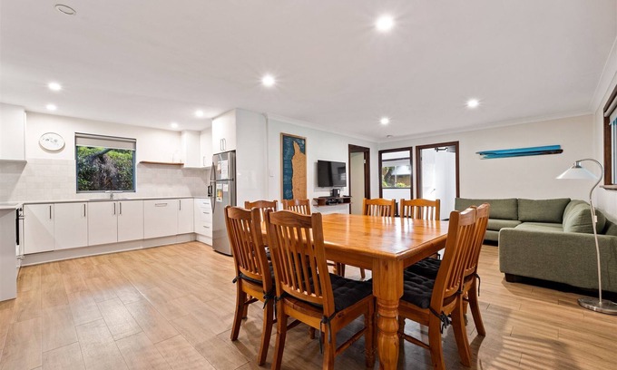 Prevelly House | Cozy Narda Beach House - Steps from Gorgeous Shoreline