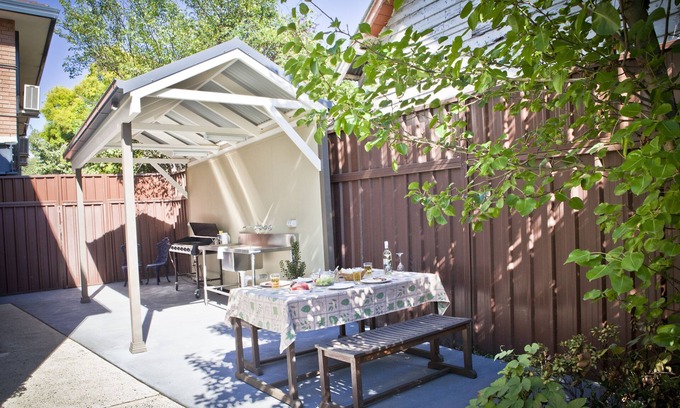 Narellan Hotel | Cozy Stay at Narellan Motor Inn with Breakfast & Dining
