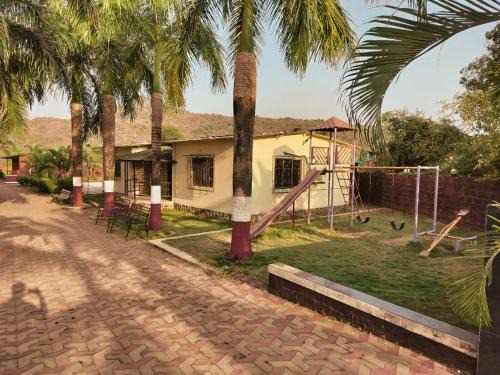 Murud House | Explore Nargis Farm Resort: Family-Friendly Oasis with Pool