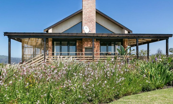 Knysna House | Discover Narnia Guest House: 4-Star Comfort & Family-Friendly Amenities