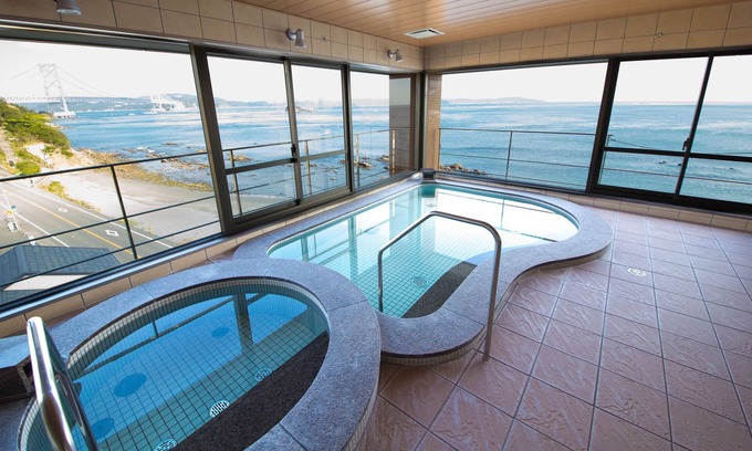 Naruto House | Cozy Naruto Kaigetsu Bettei with Spa and Family Amenities