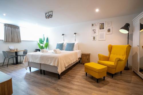 Da Costabuurt Bed & Breakfast | Discover Nassau Canal Suites: Family-Friendly Retreat