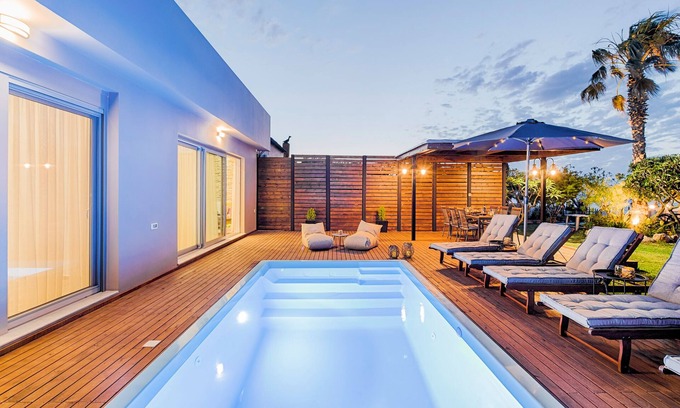 Ialyssos House | Indulge at Nastazia Beach House: 10/10 Oceanfront Retreat