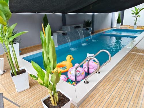 Temerloh House | Relax at Homestay Temerloh Nasuha with Pool & Netflix