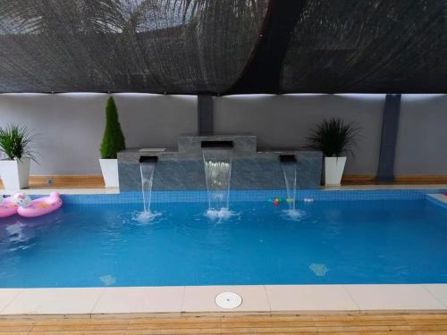 Temerloh House | NASUHA HOMESTAY 1 TEMERLOH Semi-D House, 2 Bedroom, 3 Bathroom, 3 Unit Aircond, Free Wifi and Netflix, Near Hospital with Private Pool
