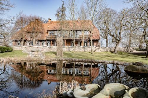 Walmsburg Apartment | Idyllic Retreat: Teichblick Apartment for Nature Lovers