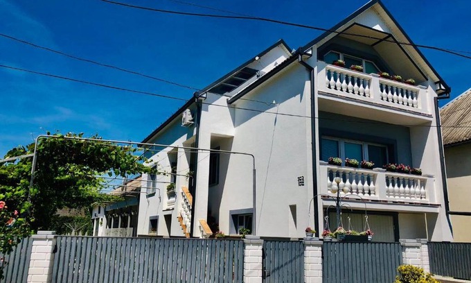 Zakarpats'ka oblast House | Top-Rated Natalia Vendeghaz: Pet-Friendly with Breakfast