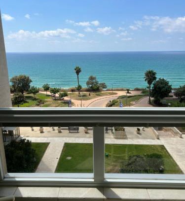 Netanya Apartment | Relax at Appartement Bellevue with Oceanfront Pool Views