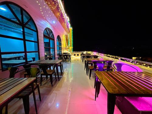 Varanasi Hotel | Budget-Friendly Nath Palace with Family Dining Options