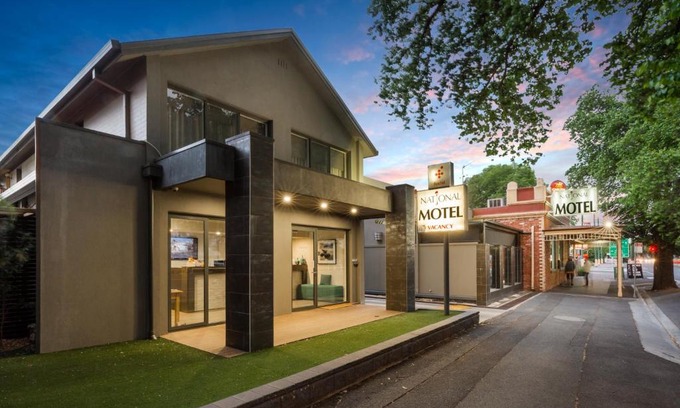 Bendigo Hotel | Delightful National Hotel Complex Bendigo with Pool & Hot Tub