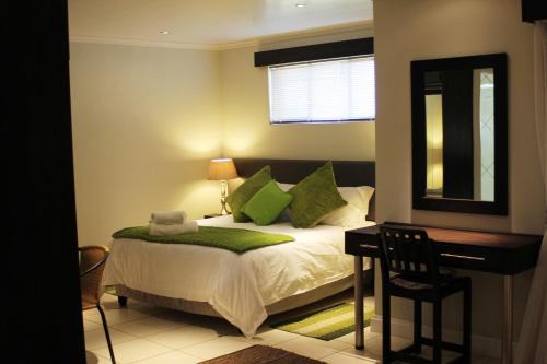 Mangaung Cabin | Budget-Friendly Nations Lodge with Breakfast & Family Amenities