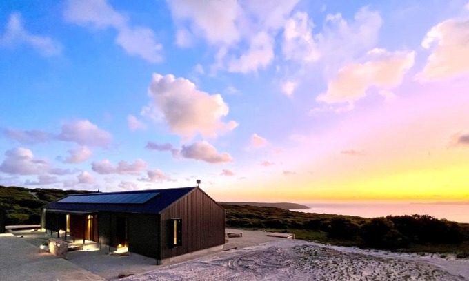 Bremer Bay House | Cozy Native Dog Cabin with Ocean Views & Top Guest Ratings