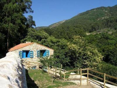 Villadesuso House | Cozy Getaway for 4 in Oia, Costa Verde - Child Friendly Stay