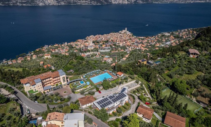 Malcesine Hotel | Relax at Natur Resort Panorama: 4-Star Oceanfront Escape