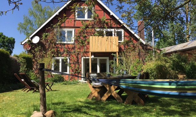 Waddeweitz Apartment | Idyllic Retreat with Ocean View & Private Garden Oasis
