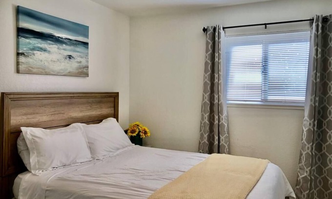 San Leandro House | Bright 1 Bedroom In-Law Unit with Kitchen & Breakfast