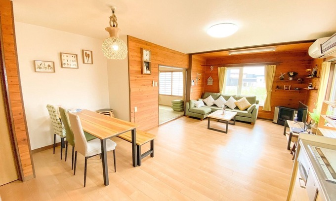 Shiraoi-cho House | Relax at Natural Mall: Hot Spring & Pet-Friendly Retreat
