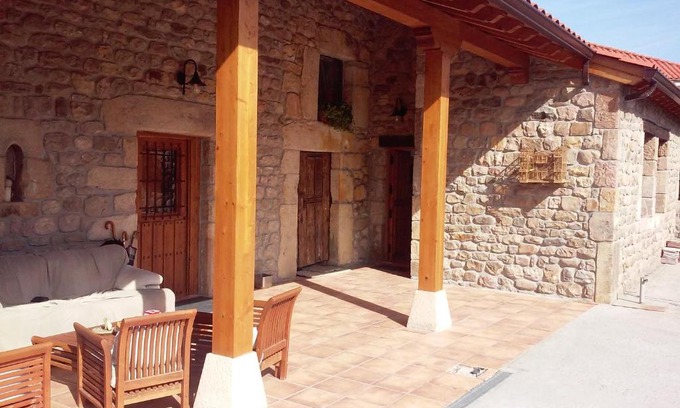 Ontoria Apartment | Nature Retreat: Oceanfront Hotel with Mountain Views