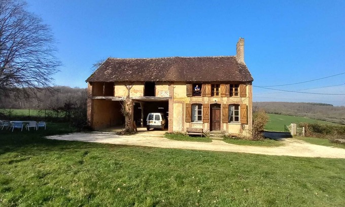 Dracy House | Tranquil Nature Retreat with Family-Friendly Amenities