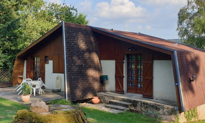 Belmont-de-la-Loire Ski Chalet | Idyllic Nature Retreat at Chalet Montaigu with Breakfast