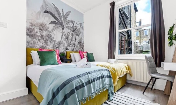 Munster Apartment | Urban Retreat: 2BR Flat with Outdoor Space in the City