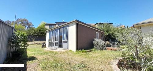 Jerrabomberra House | Nature in Town Studio Granny Flat