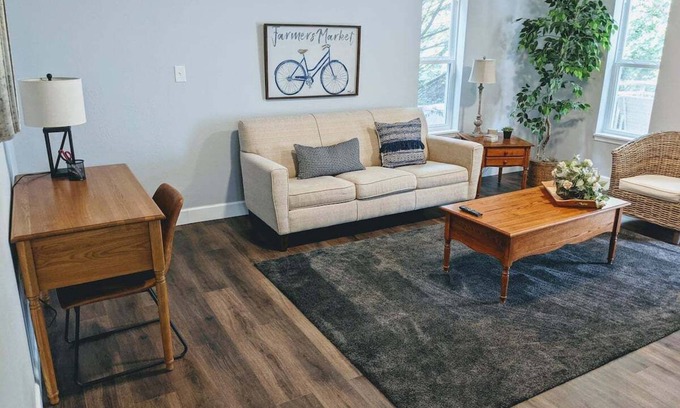 Calhoun Apartment | Idyllic Nature Lodge Studio 6 with River Access & Pool